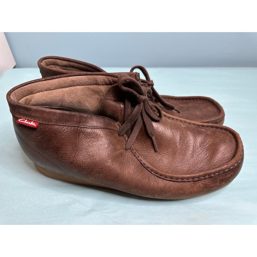 Brown leather Clarks Men's Wallabee chukka casual boots signature crepe sole 11